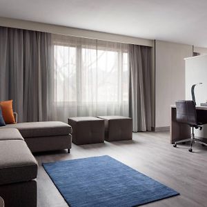 Executive One-Bedroom Corner King Suite